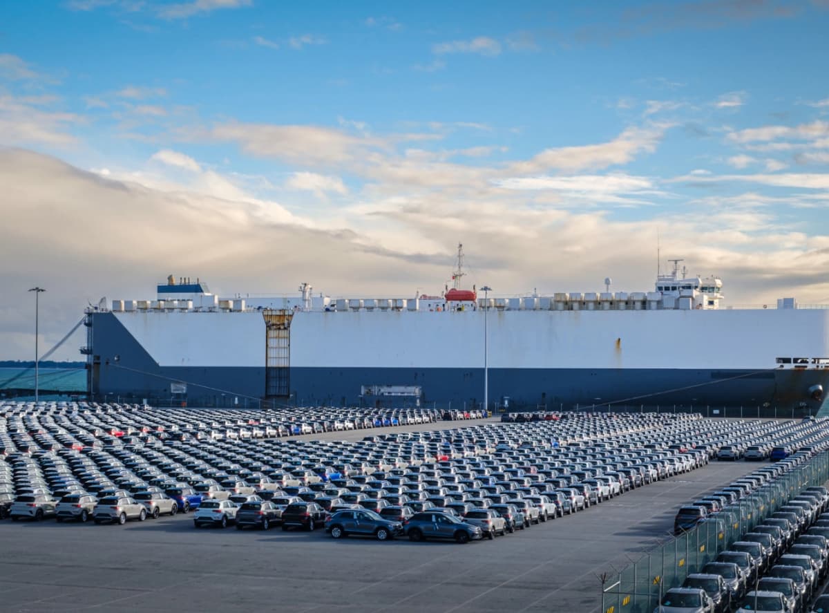 Salesforce Automotive Cloud + Backend ERP Systems (SAP, Oracle, Others)