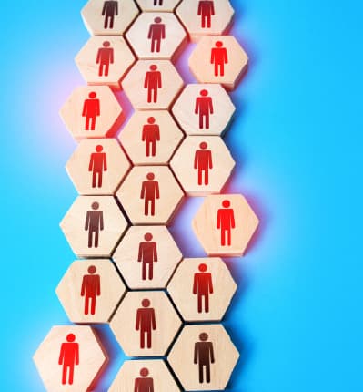 Red person icons on wooden hexagonal tiles representing organizational network structure and team collaboration hierarchy